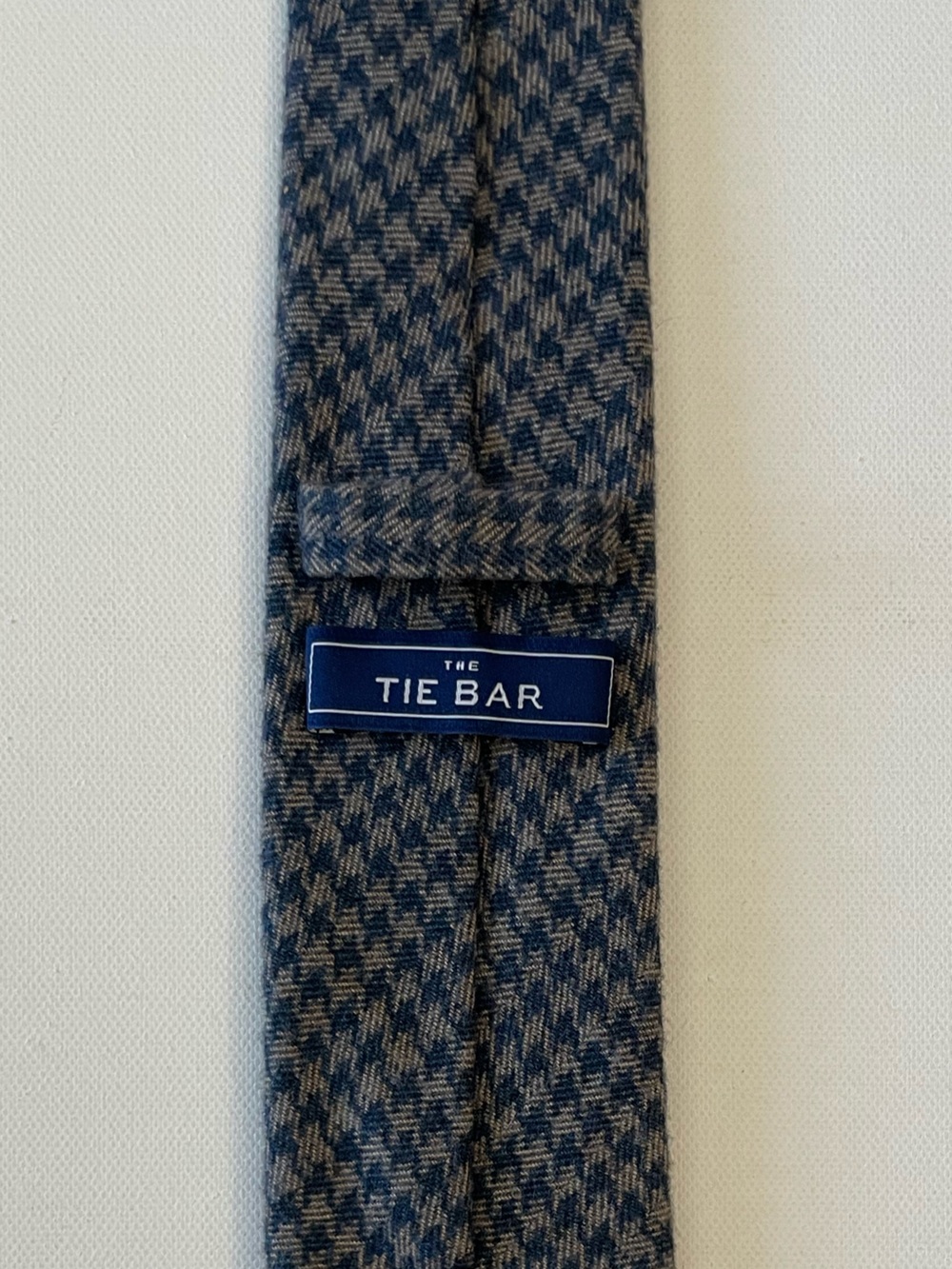 The Tie Bar 100% Cotton Tan/Teal Houndstooth Tie (2.5in x 59.75in) - Picture 2 of 7
